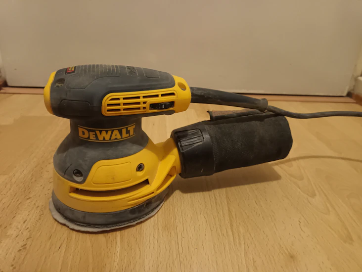 Dewalt epäkeskohiomakone