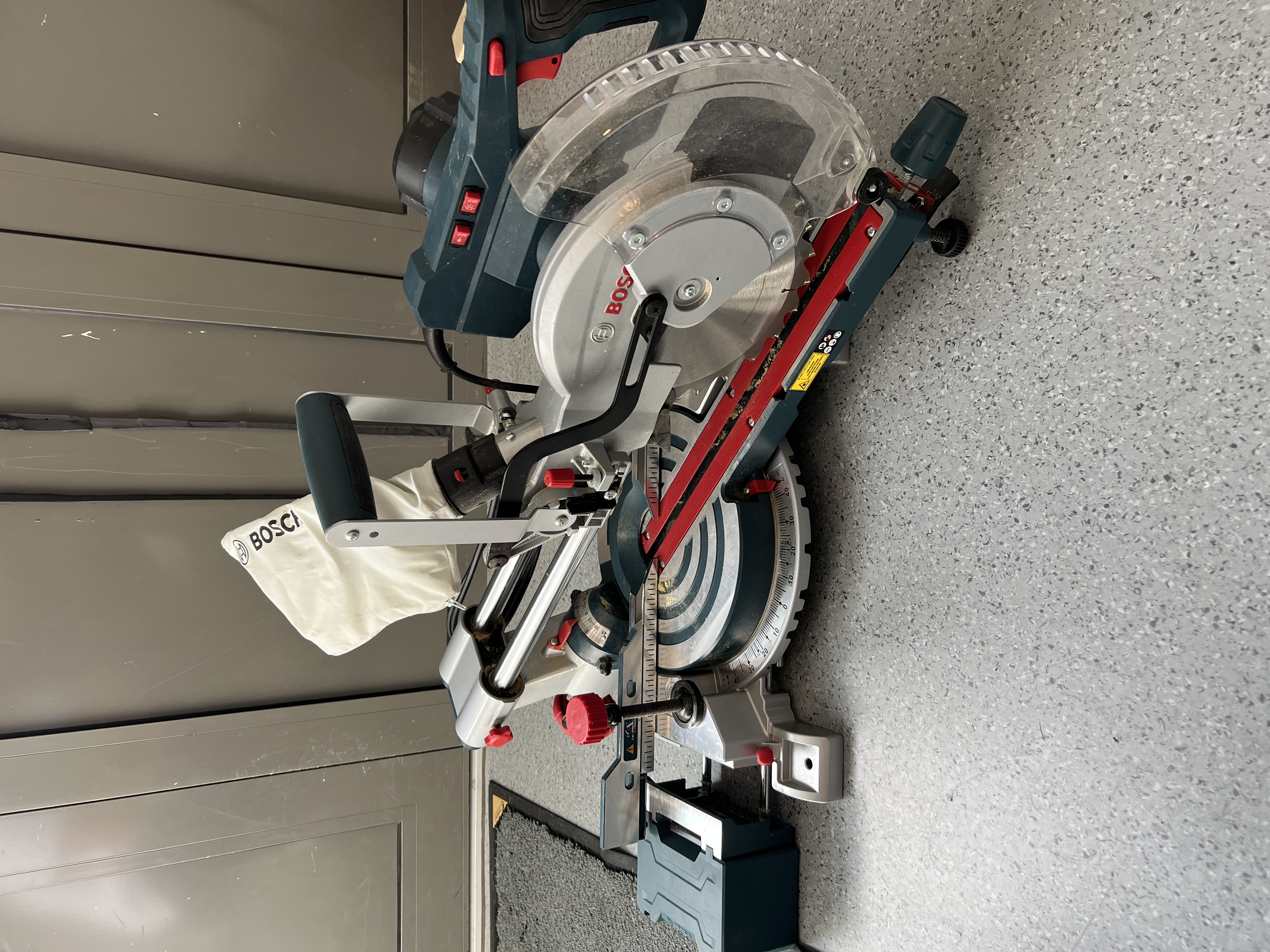 Bosch gcm 305-216d