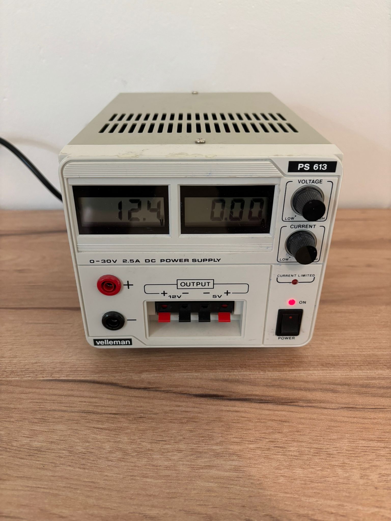 Laboratoriovirtalähde - velleman ps613
