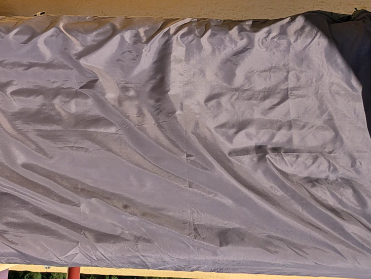 Tavallista leveämpi ilmatäytteinen makuualusta exped synmat 7 lw suojapussilla