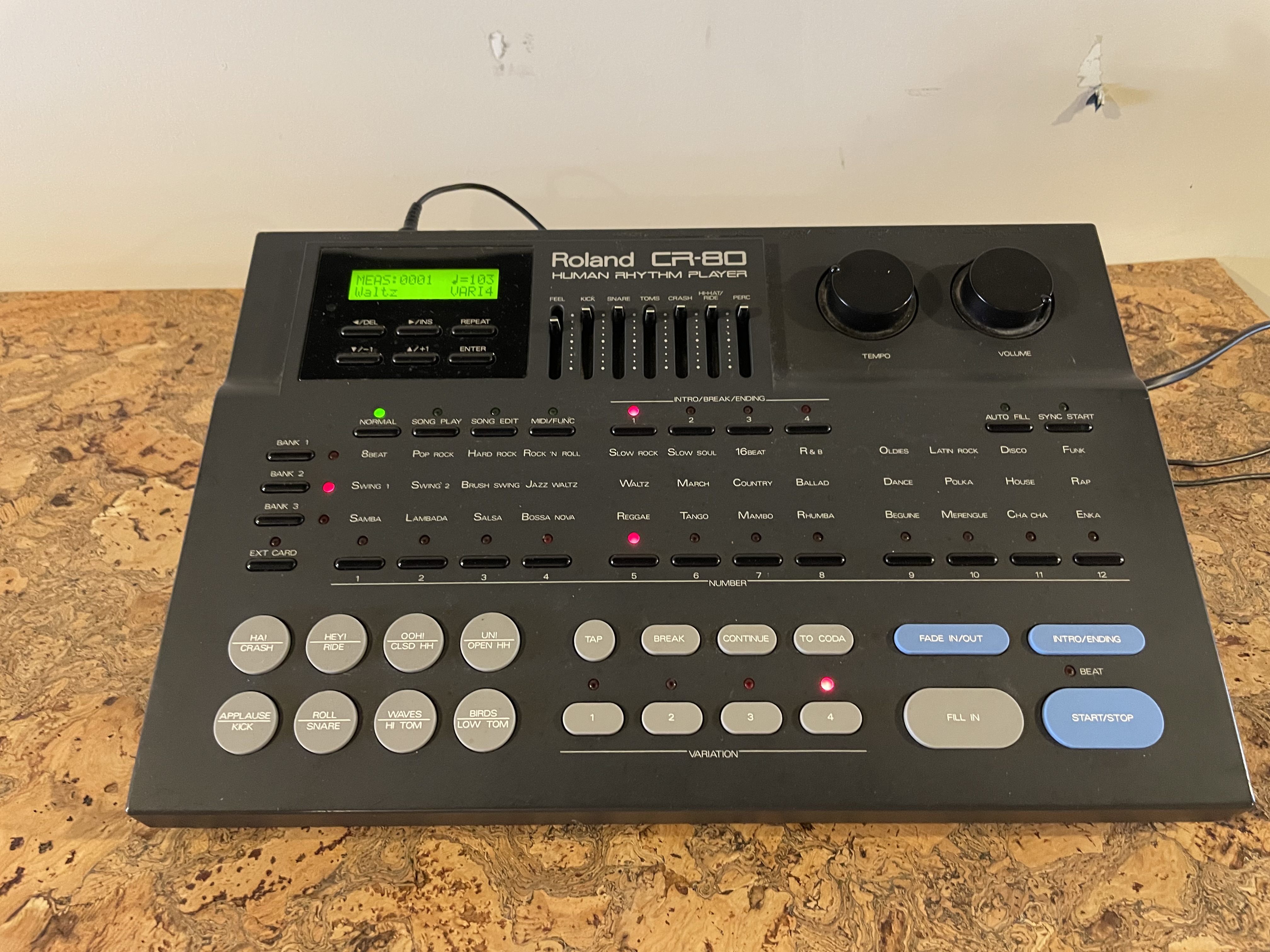 Roland cr-80 human rhythm player drum machine with hard case