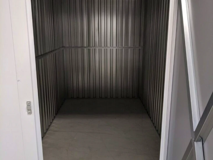 Förråd 9 m2 i brunna, kungsängen