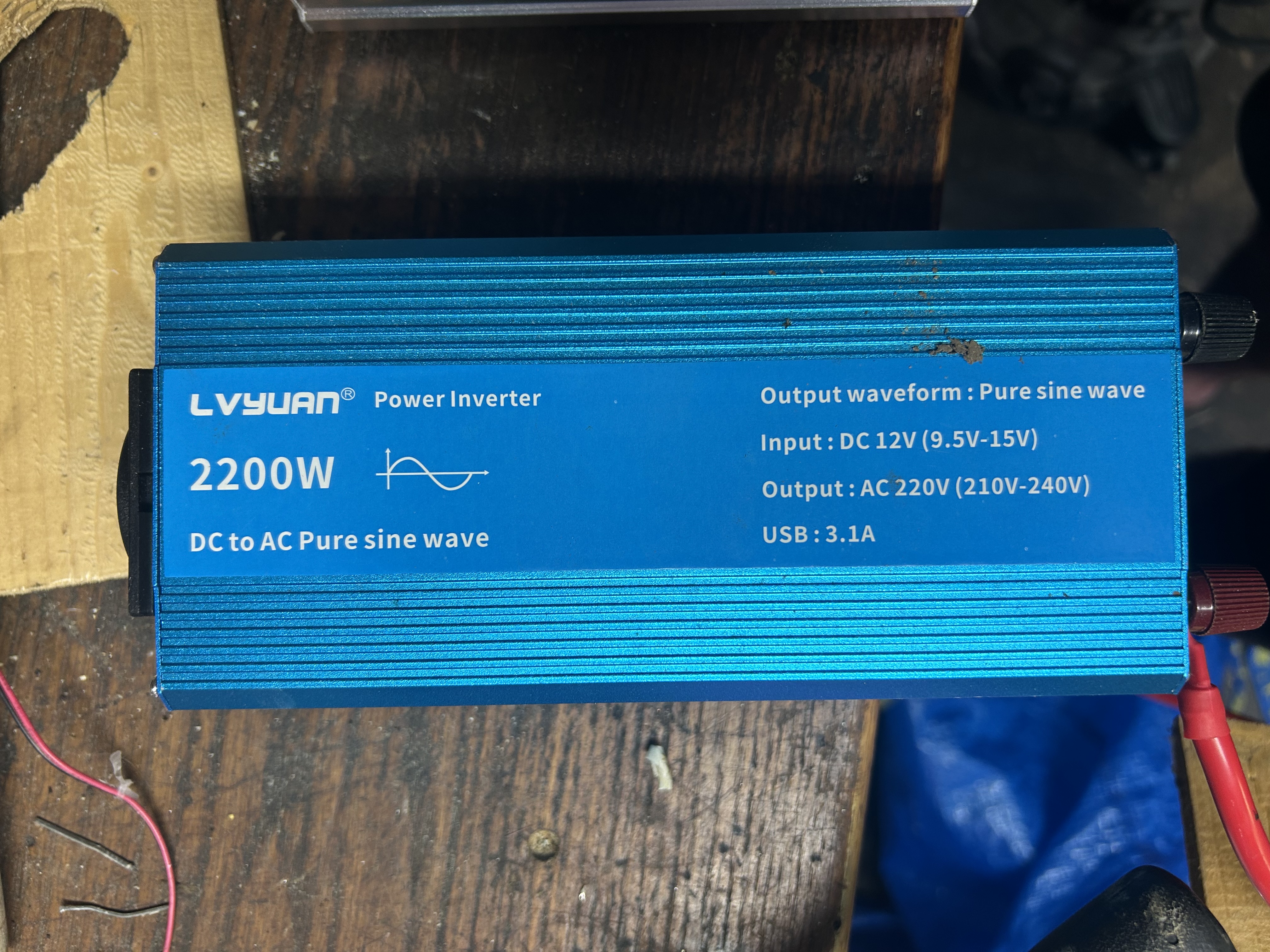 Växelriktare / inverter 12v till 230v (2200w ren sinusvåg)