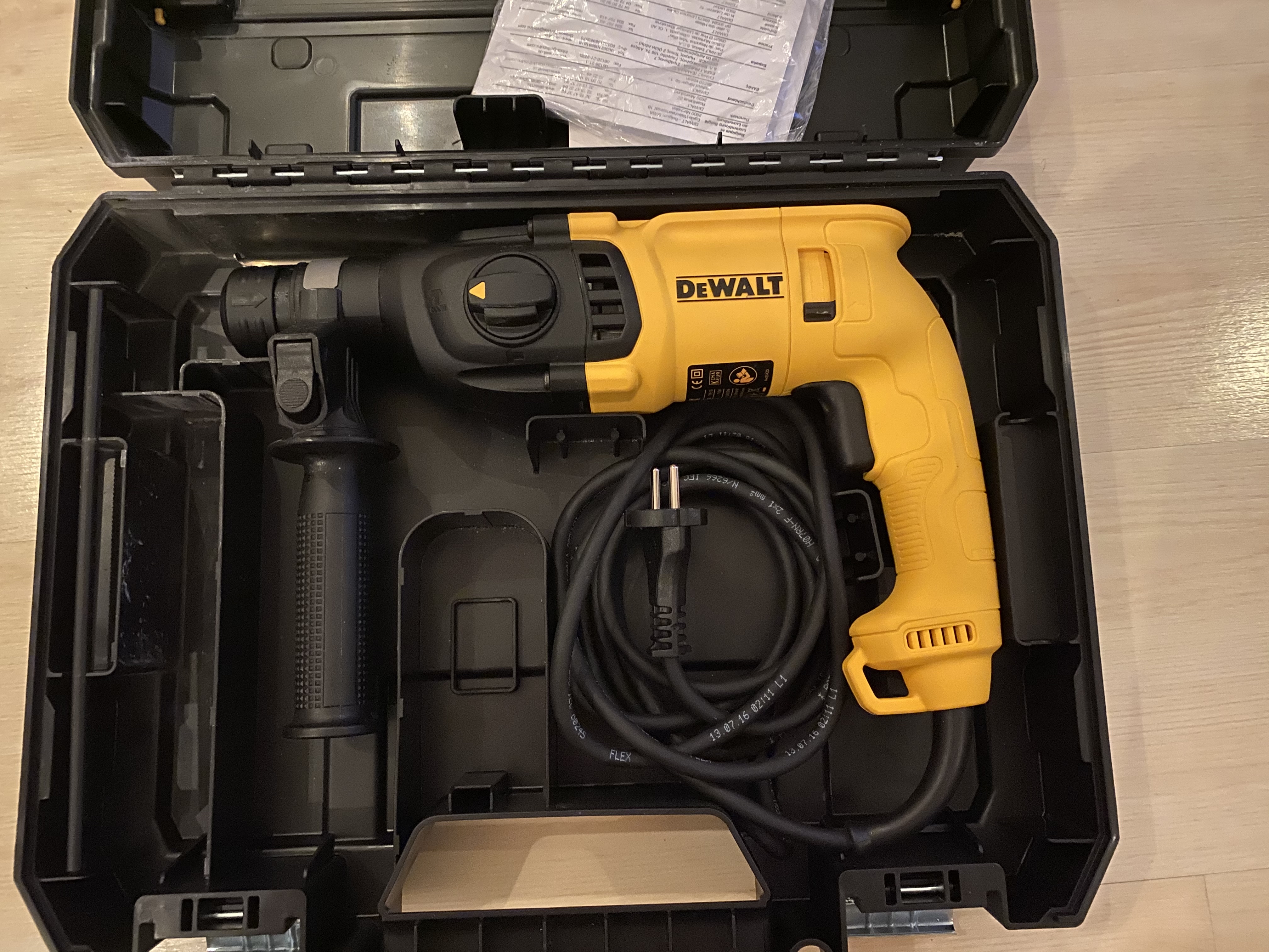 Dewalt d25033k