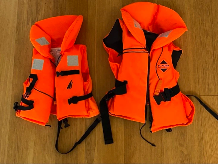 2 st barnflytväst