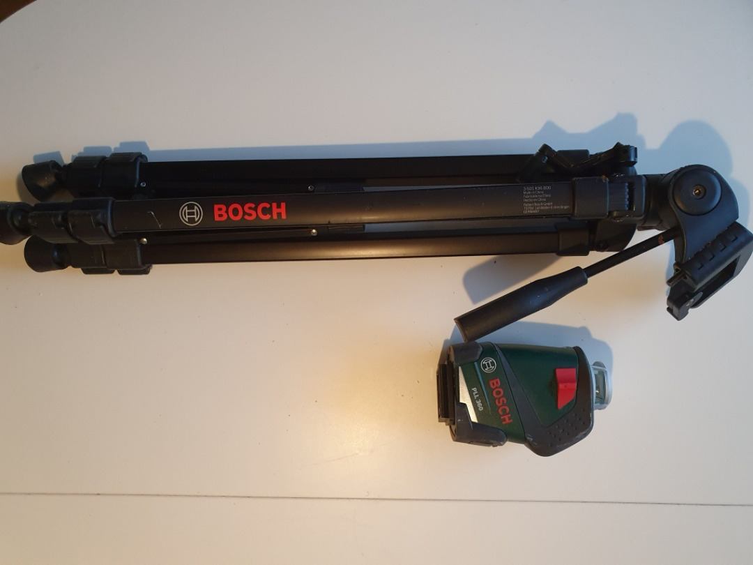 Krysslaser med stativ