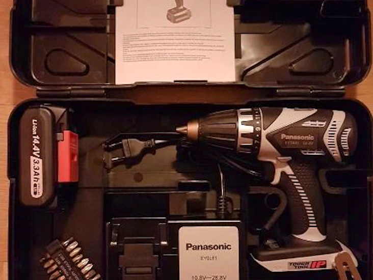 Skruvdragare panasonic med 2 batteri