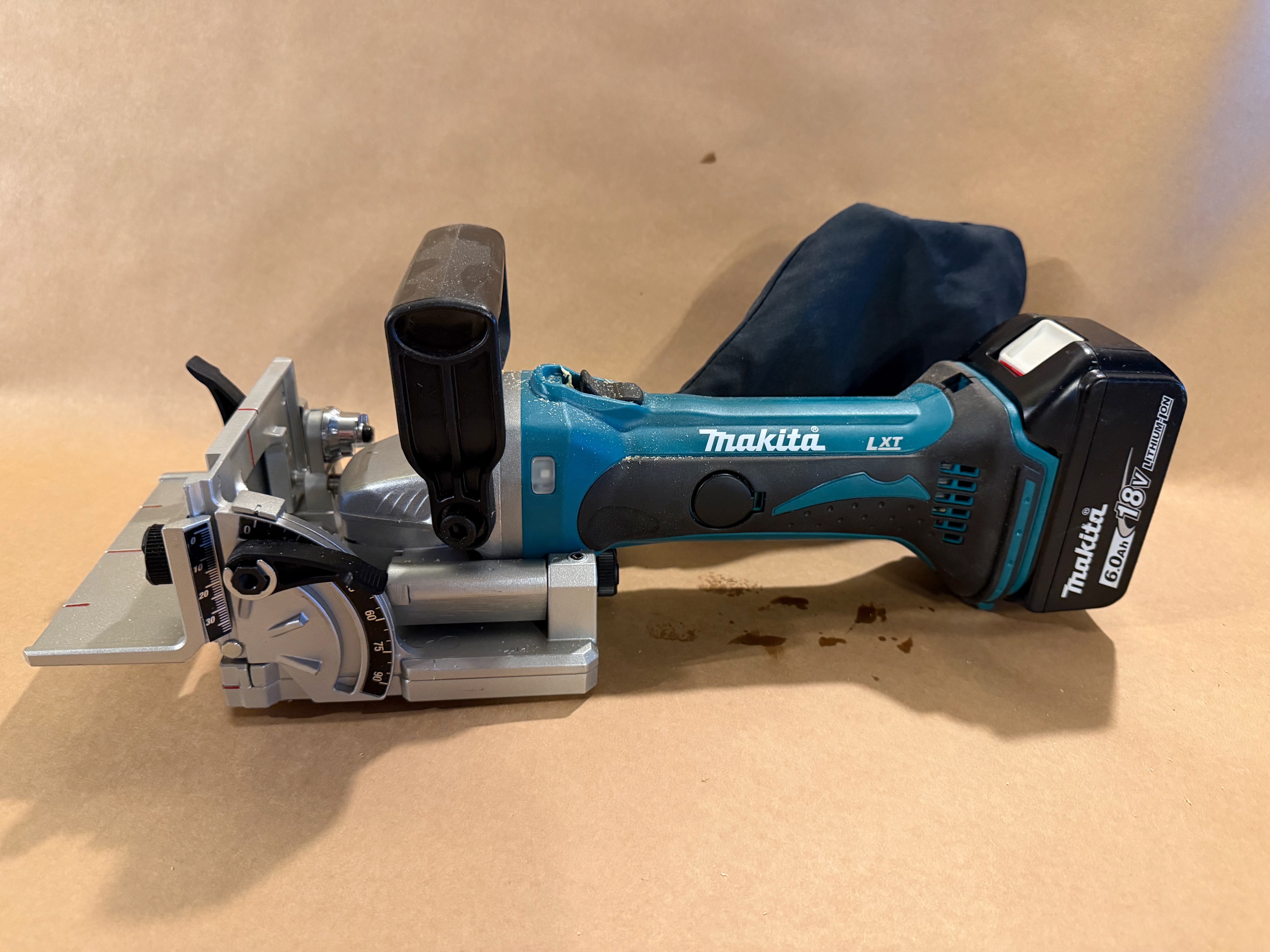 Makita batteridrevet lamellfres