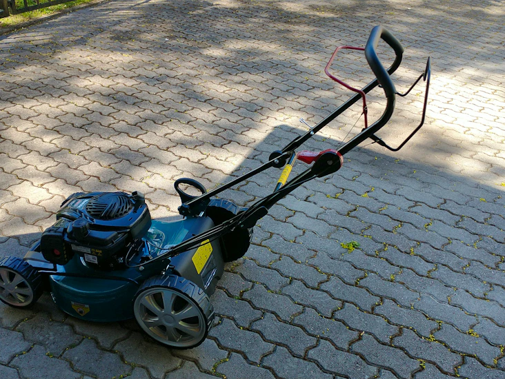 Makita vetävä ruohonleikkuri