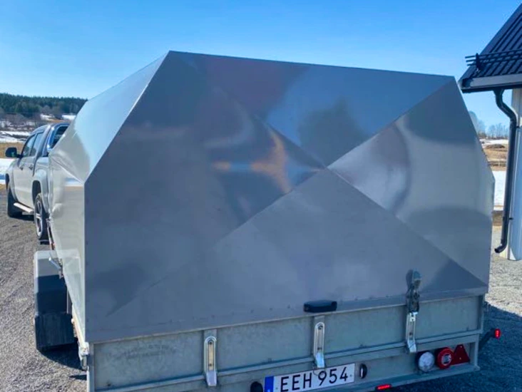 Stor, rymlig kåpvagn