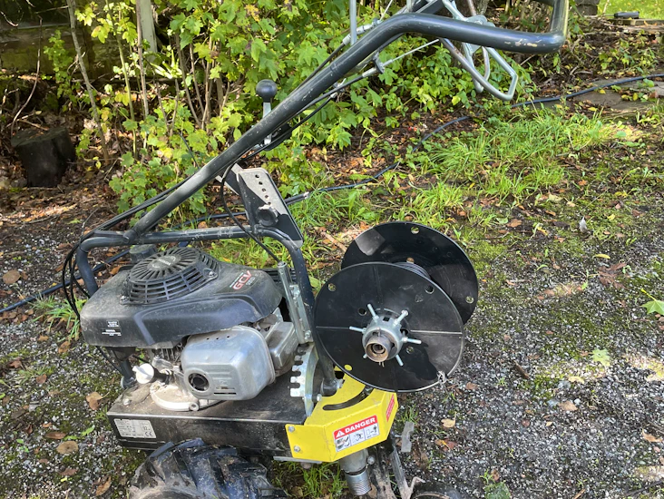 Kabelläggare robotgräsklippare