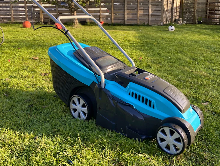 Gräsklippare eldriven med uppsamlare