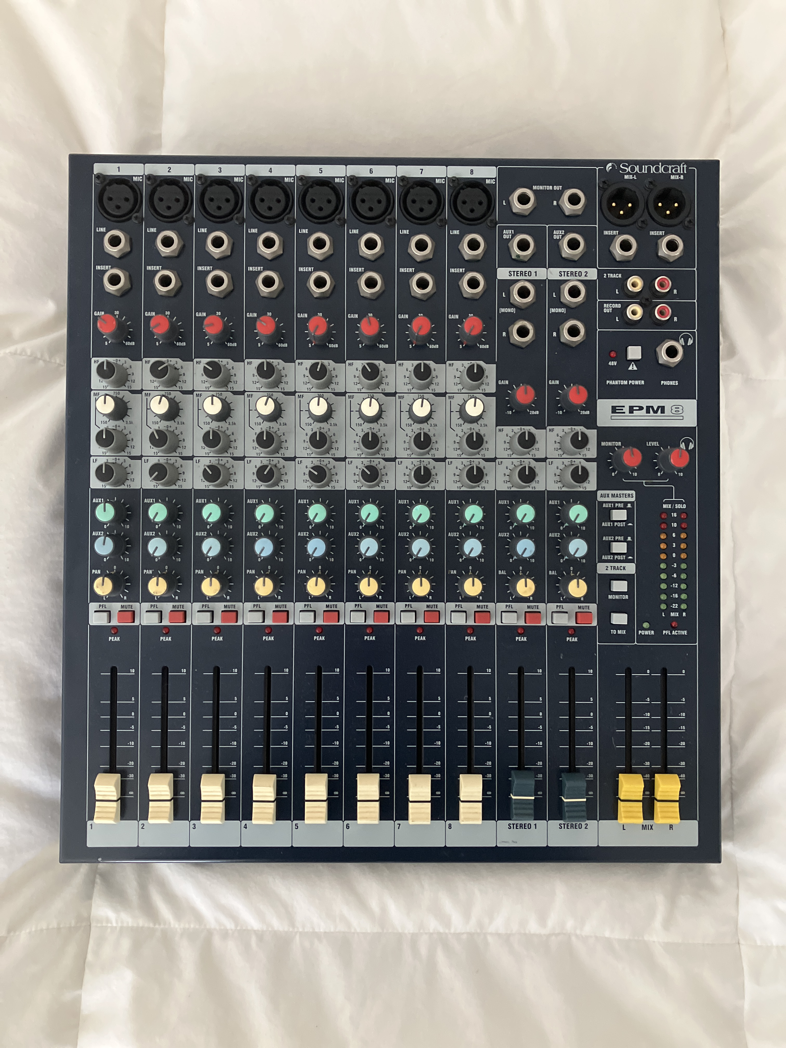 8 channel mixer (soundcraft epm8 analog mixer)