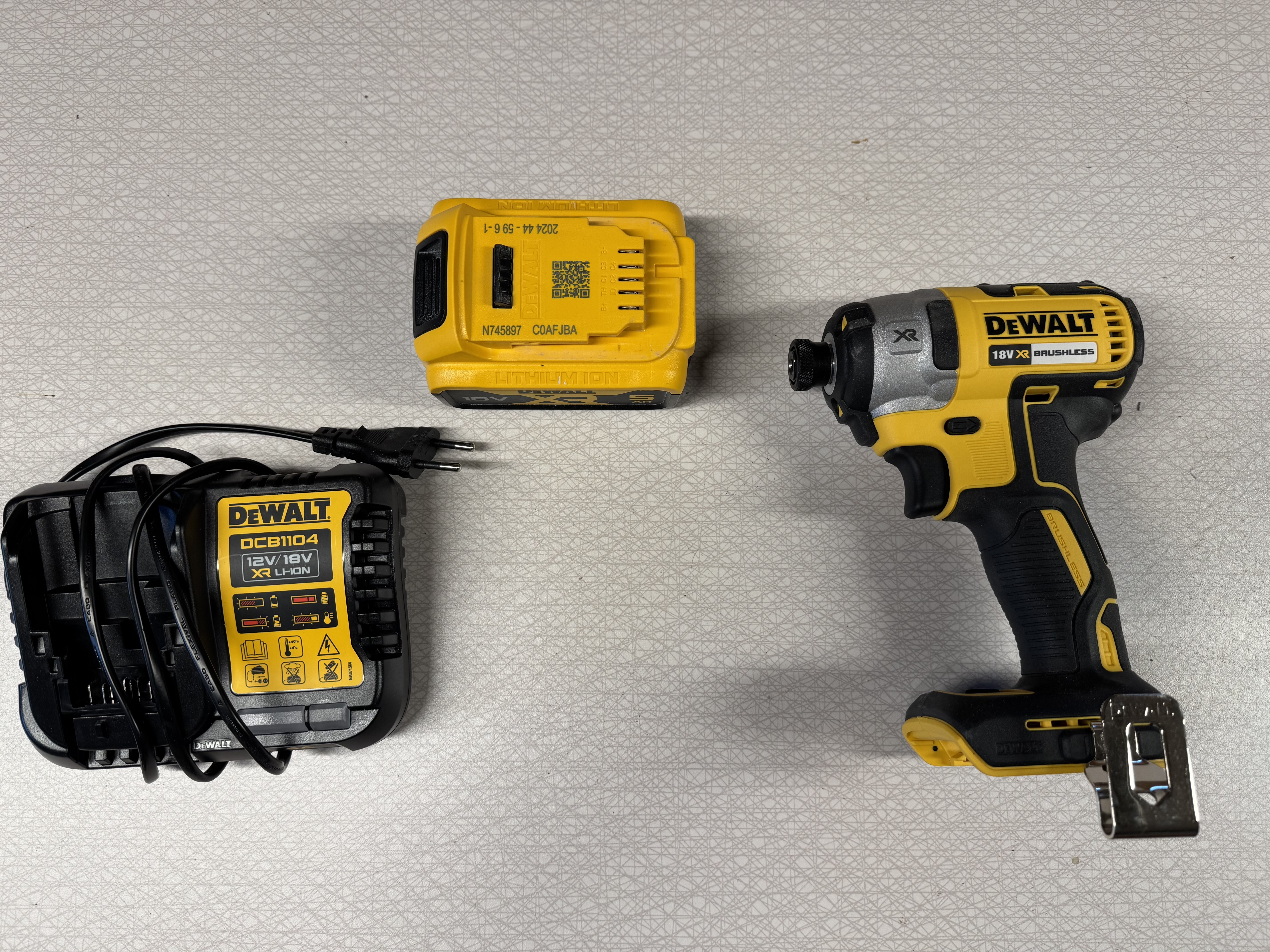 Dewalt dcf887 18v xr slagskruvdragare inkl batteri & laddare
