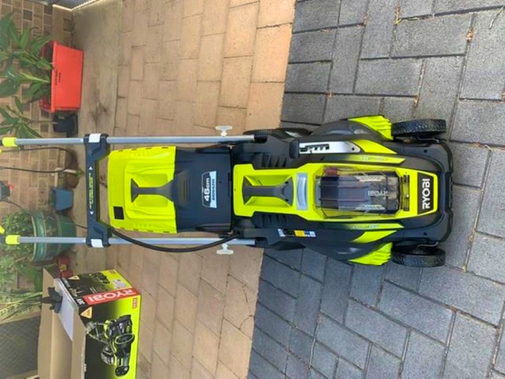 Elektrisk gräsklippare