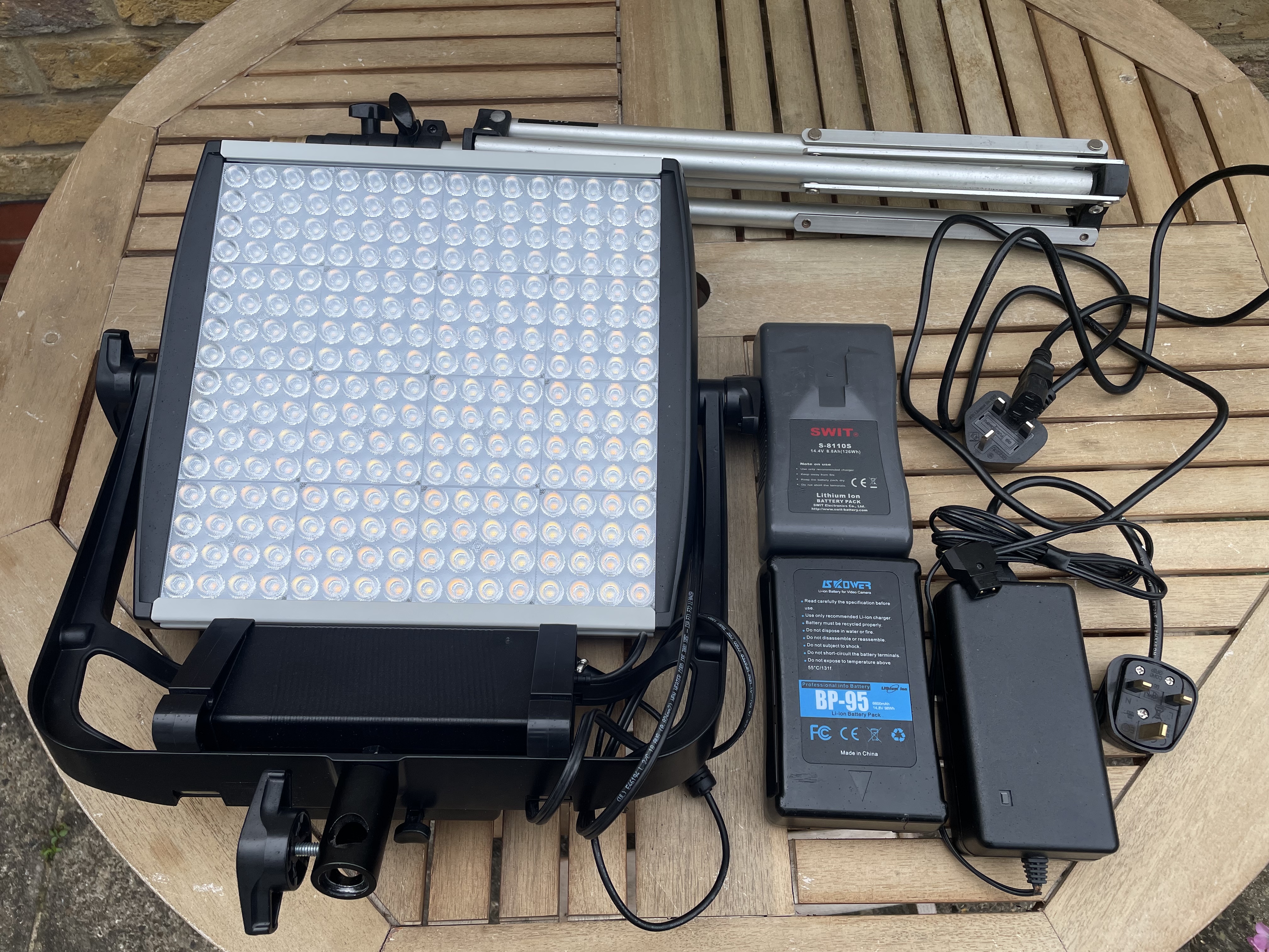 Astra 1x1 light panel 