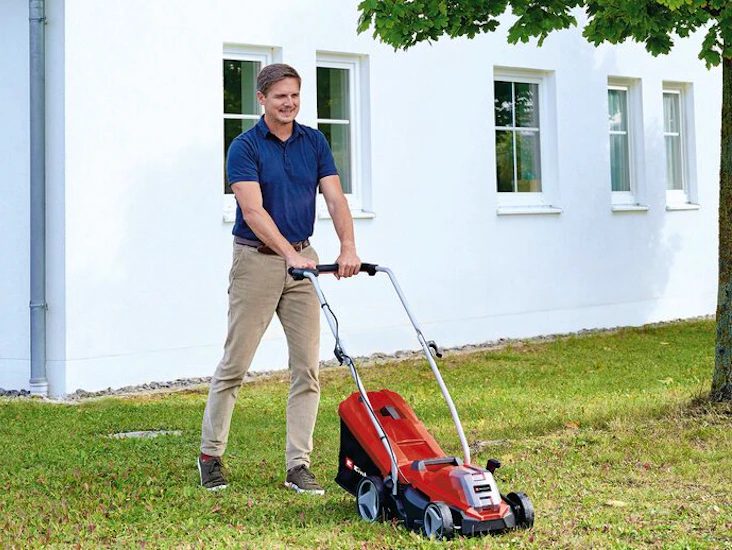 Flexibel och effektiv batteridriven gräsklippare