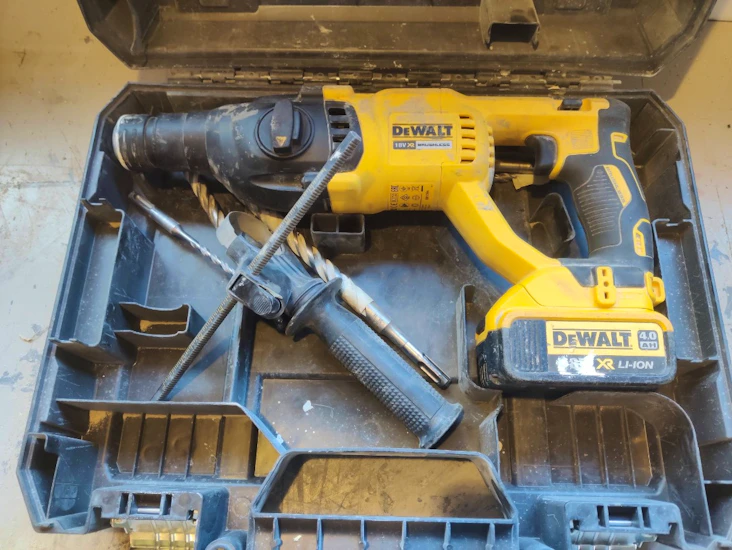 Dewalt borehammer 18v xr sds-plus dch133n