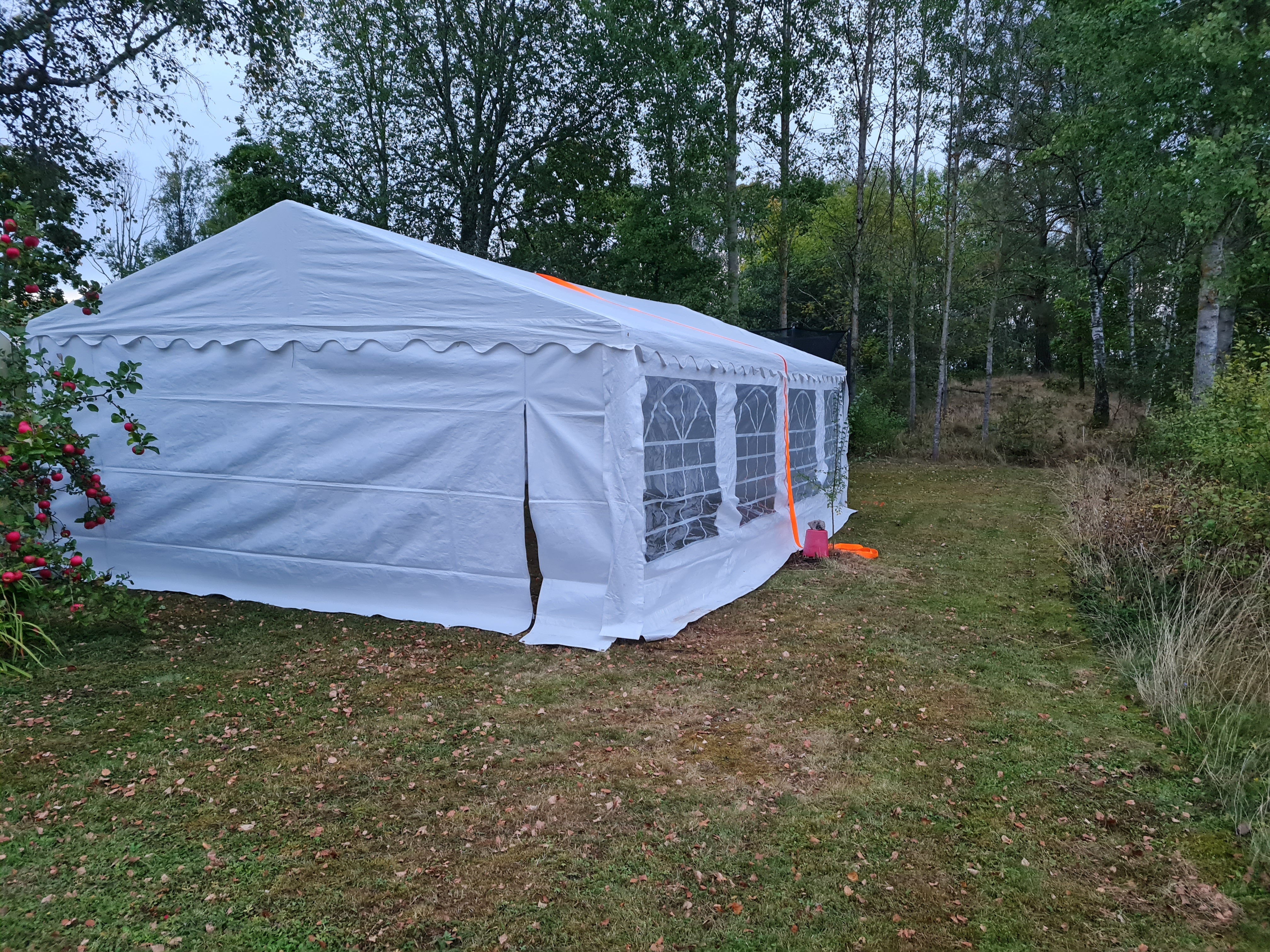 Partytält 5×8 meter.