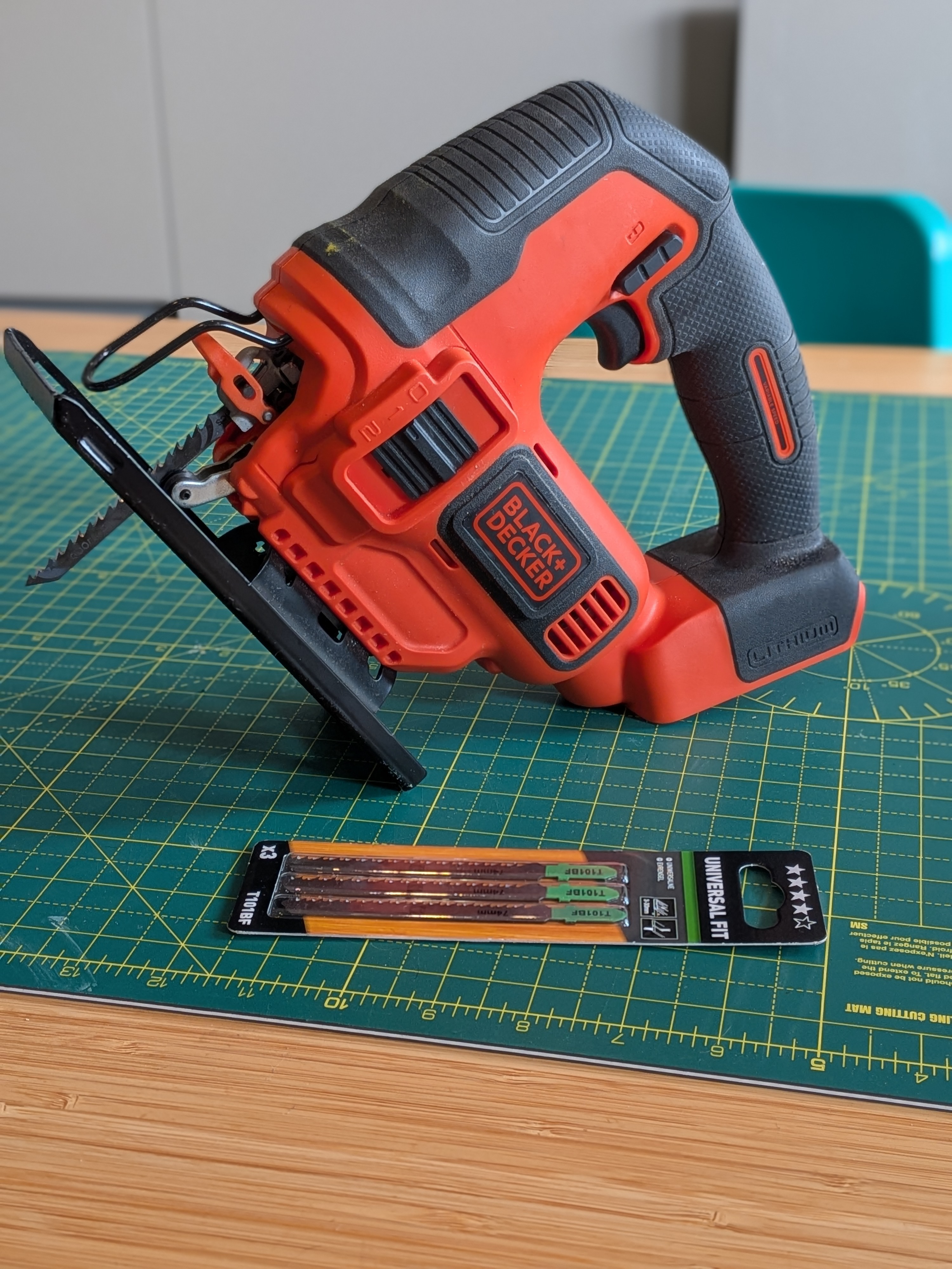 Black+decker 18v cordless jigsaw (tool only – no battery)