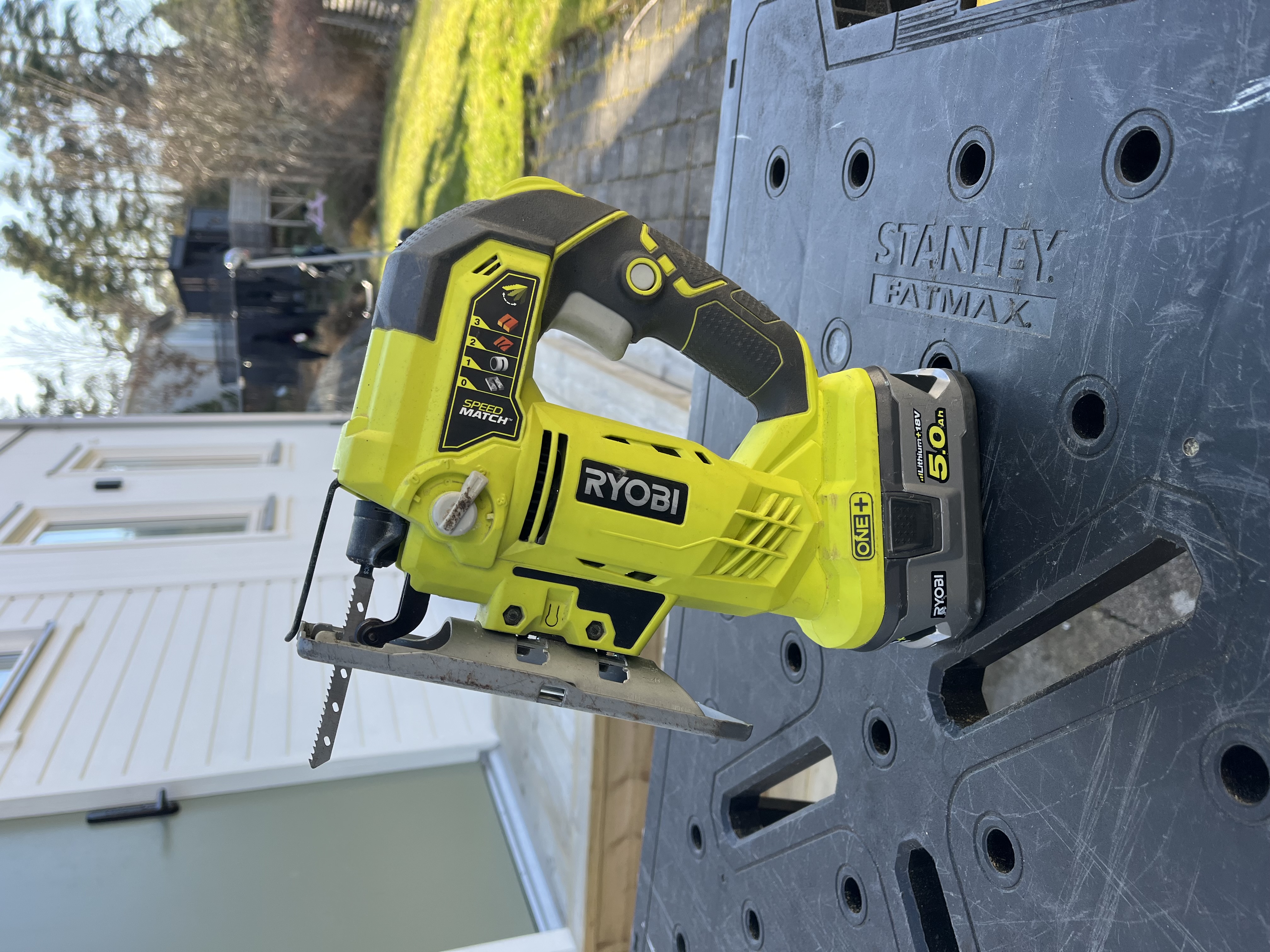 Ryobi - batteridriven sticksåg