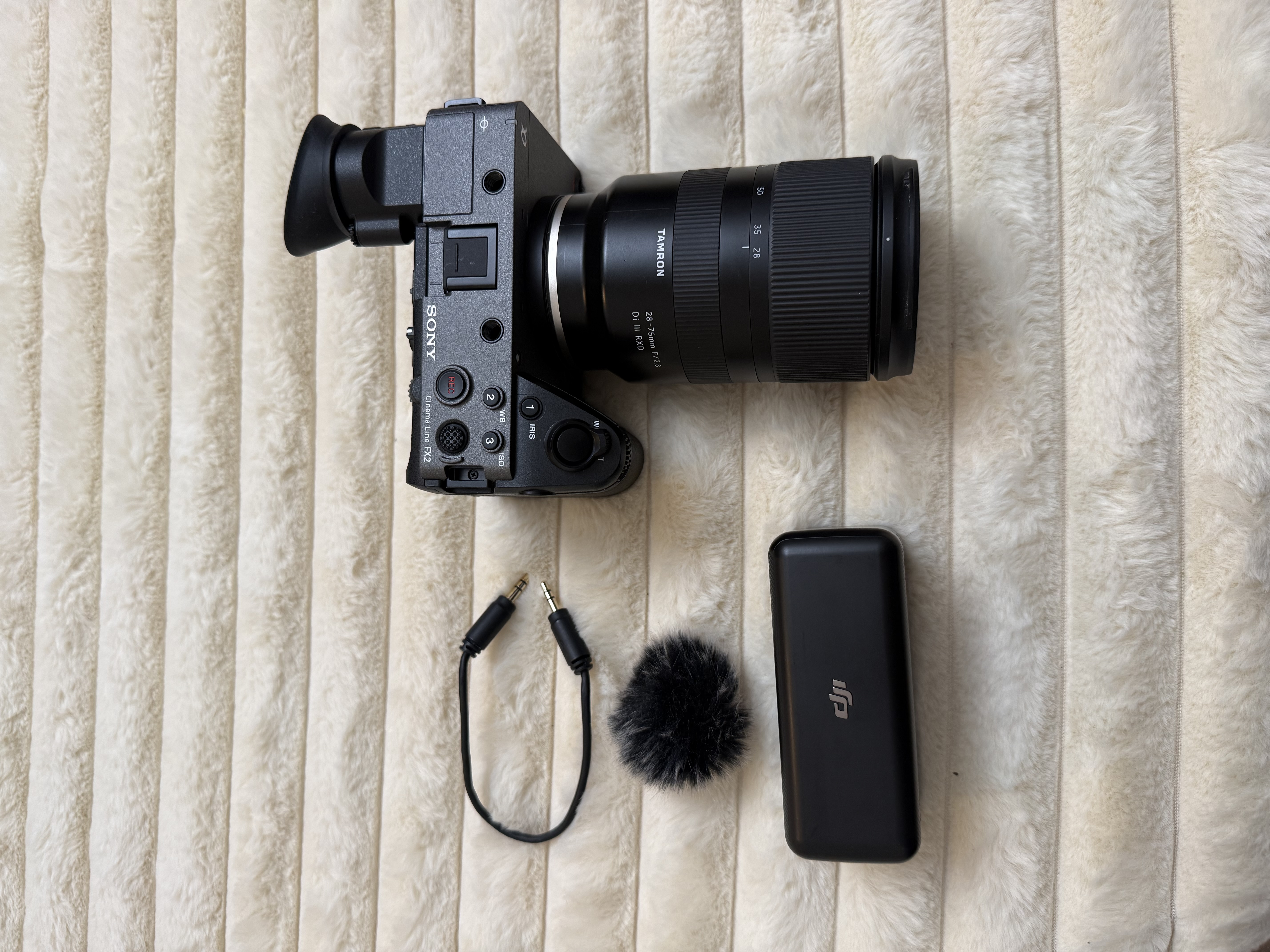 Sony fx2 bundle : + tamron 28-75mm 2.8 + dji mic 2