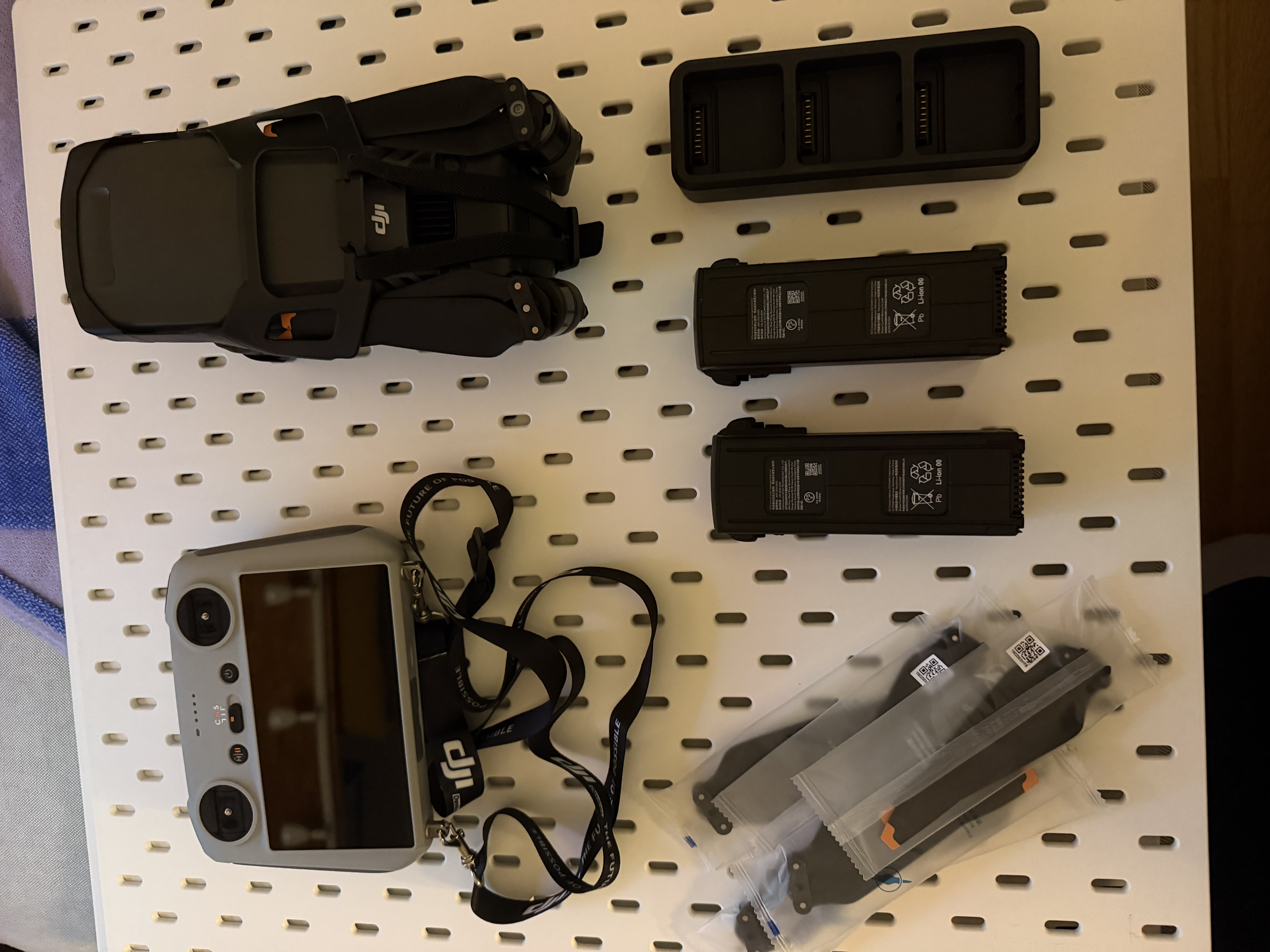 Dji mavic 3 classic m/ ekstra batterier og propeller (c1-sertifisert)