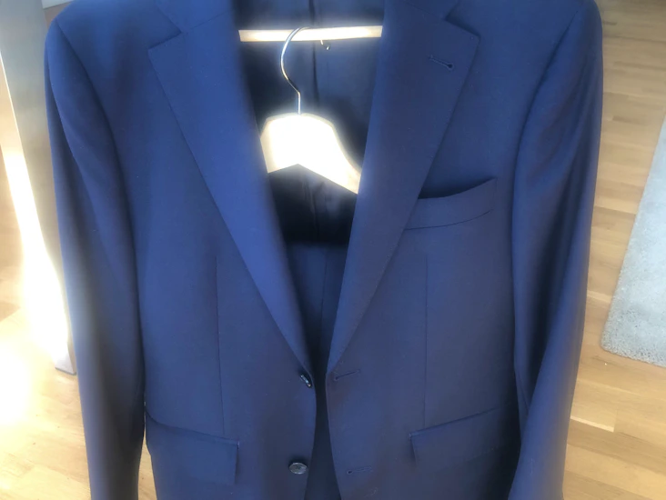 Marinblå reily kostym. stl 44. nyskick.