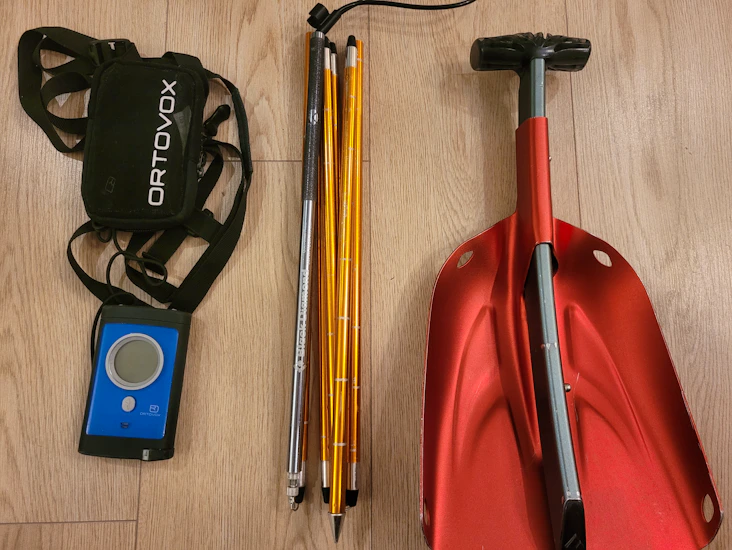 Lumiturvallisuuspaketti -piippari/sondi/lapio