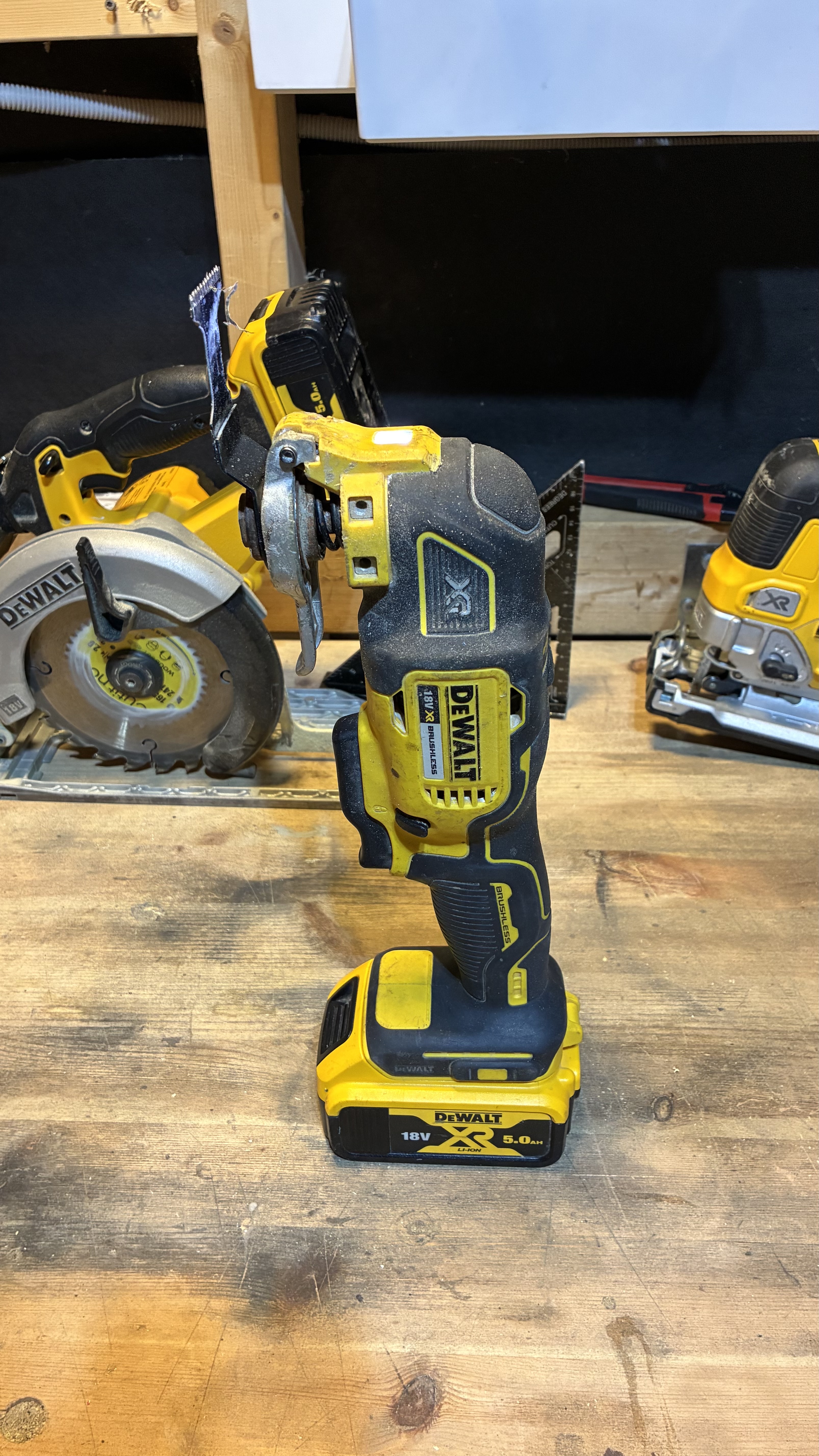 Dewat multikutter 18v 