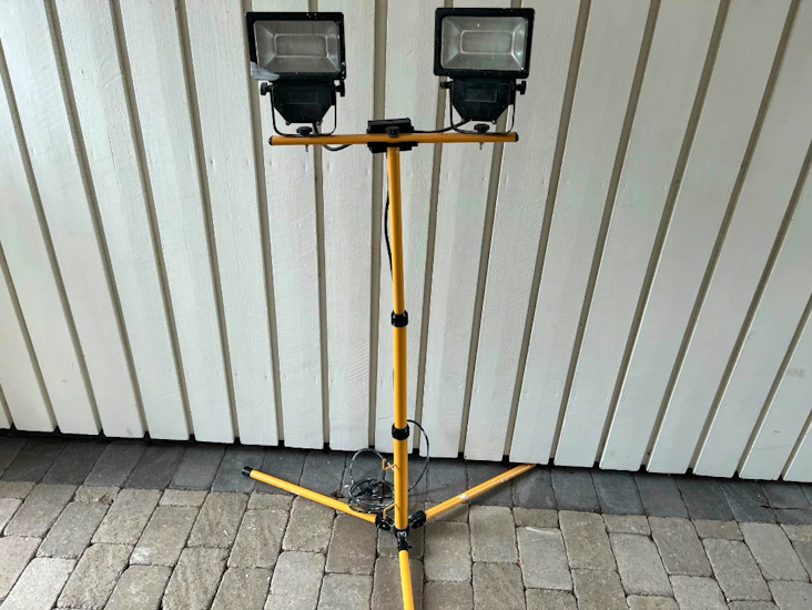 Arbetsbelysning led 2 x 30 w på stativ.