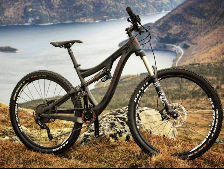 Fulldempet stisykkel til leie