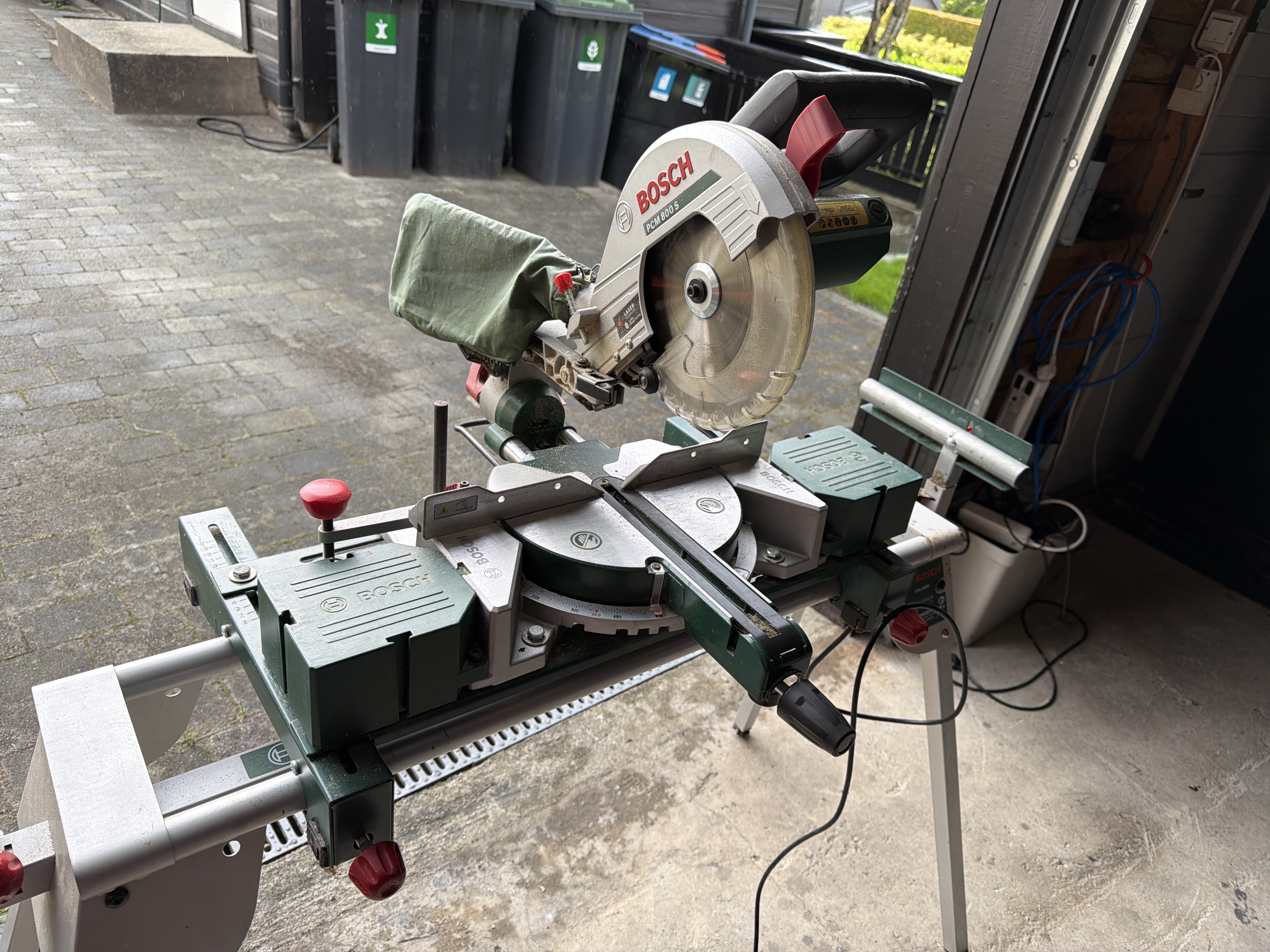 Bosch kapp og gjærsag pcm 800 s med stativ