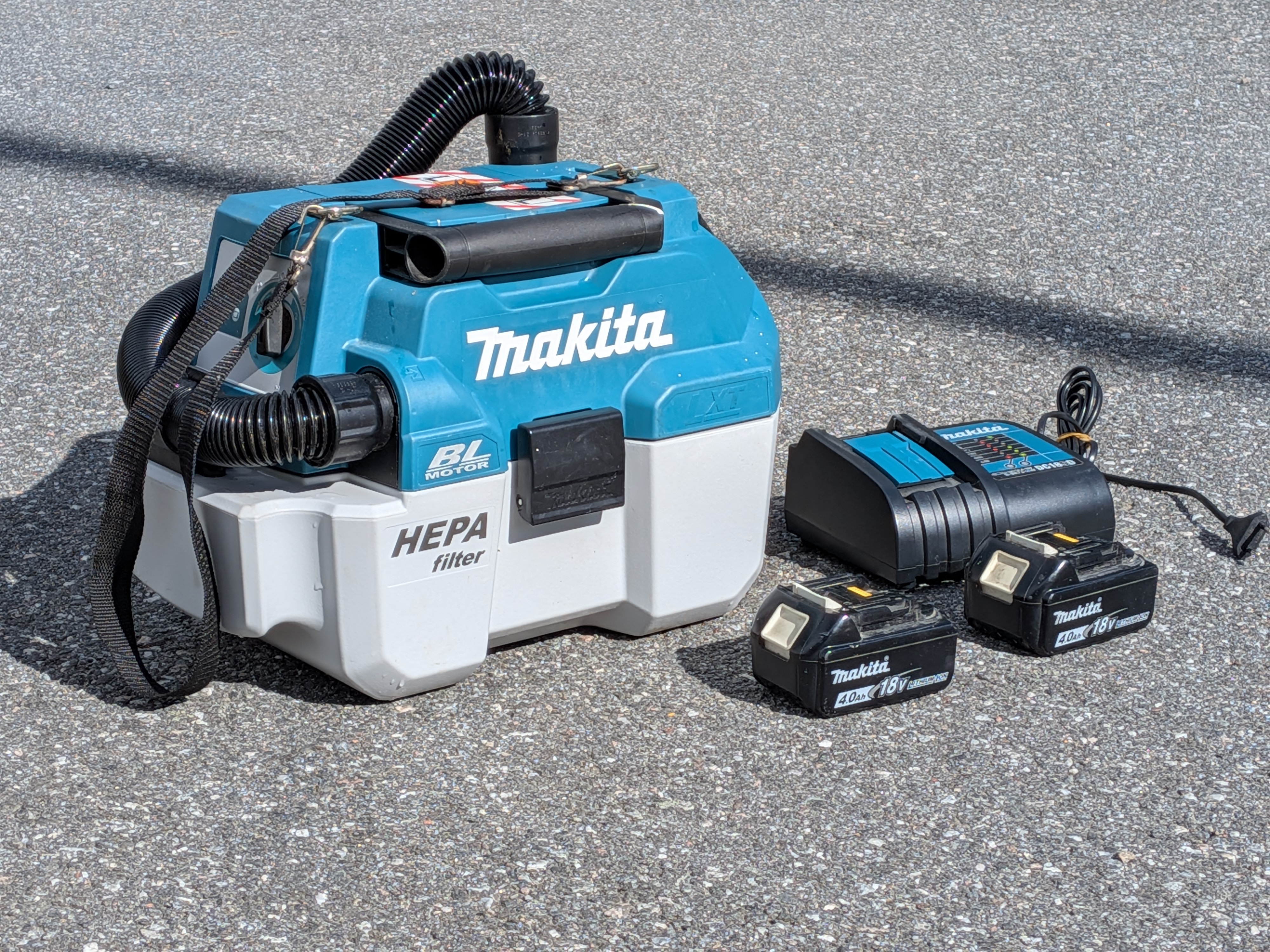 Sladdlös makita dvc750l grovdammsugare – klarar även vatten!