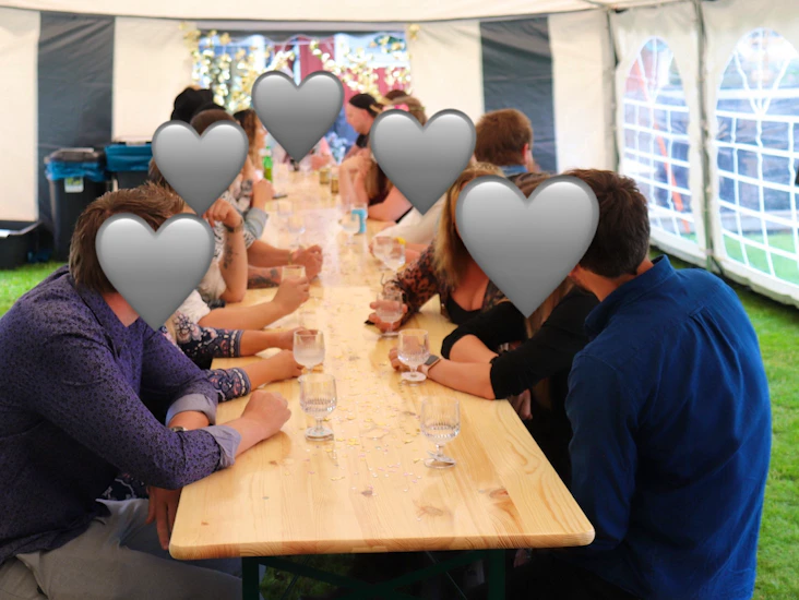 Bänkar och bord till festen