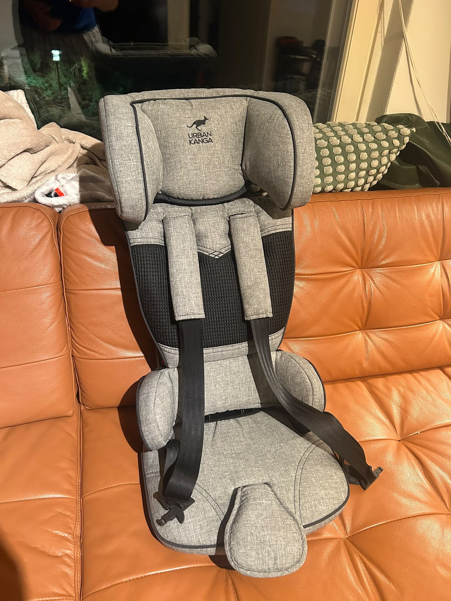 Portable car seat - ideal for travelling !