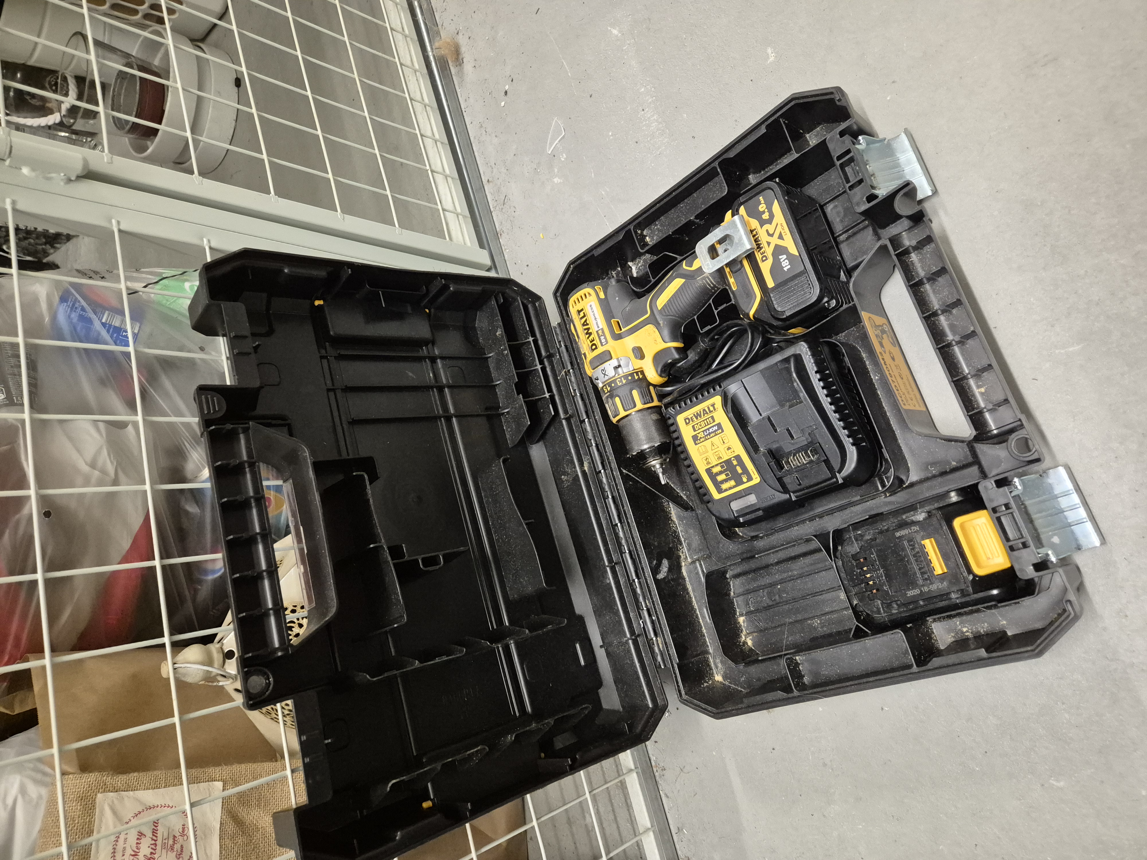 18v dewalt drill med 2stk batteri og lader