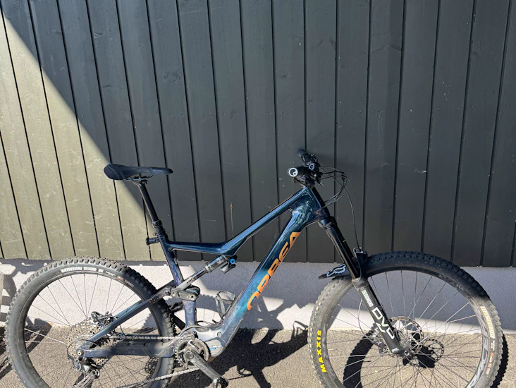 Orbea rise xl hiilikuituinen kevytsähköpyörä