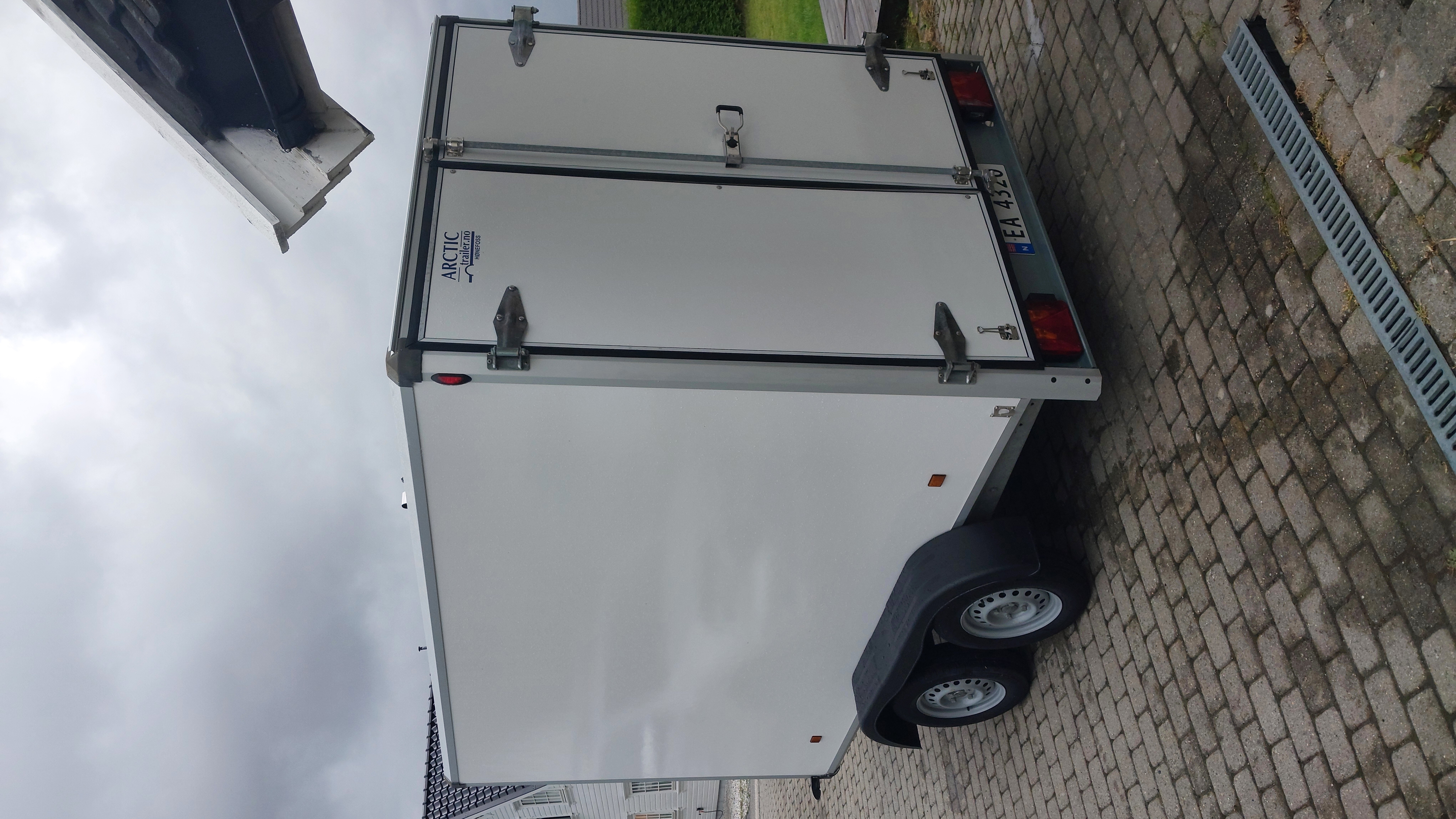 Romslig skaphenger 2000kg tot