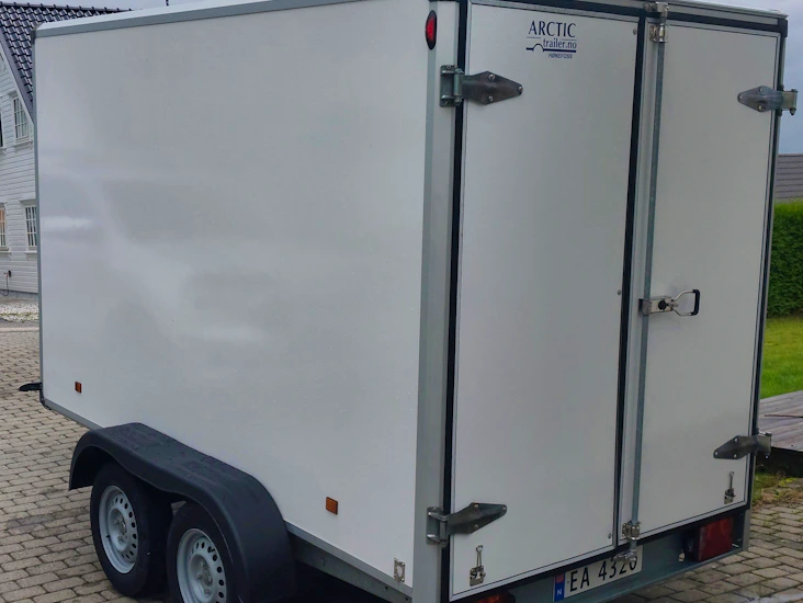 Romslig skaphenger 2000kg tot