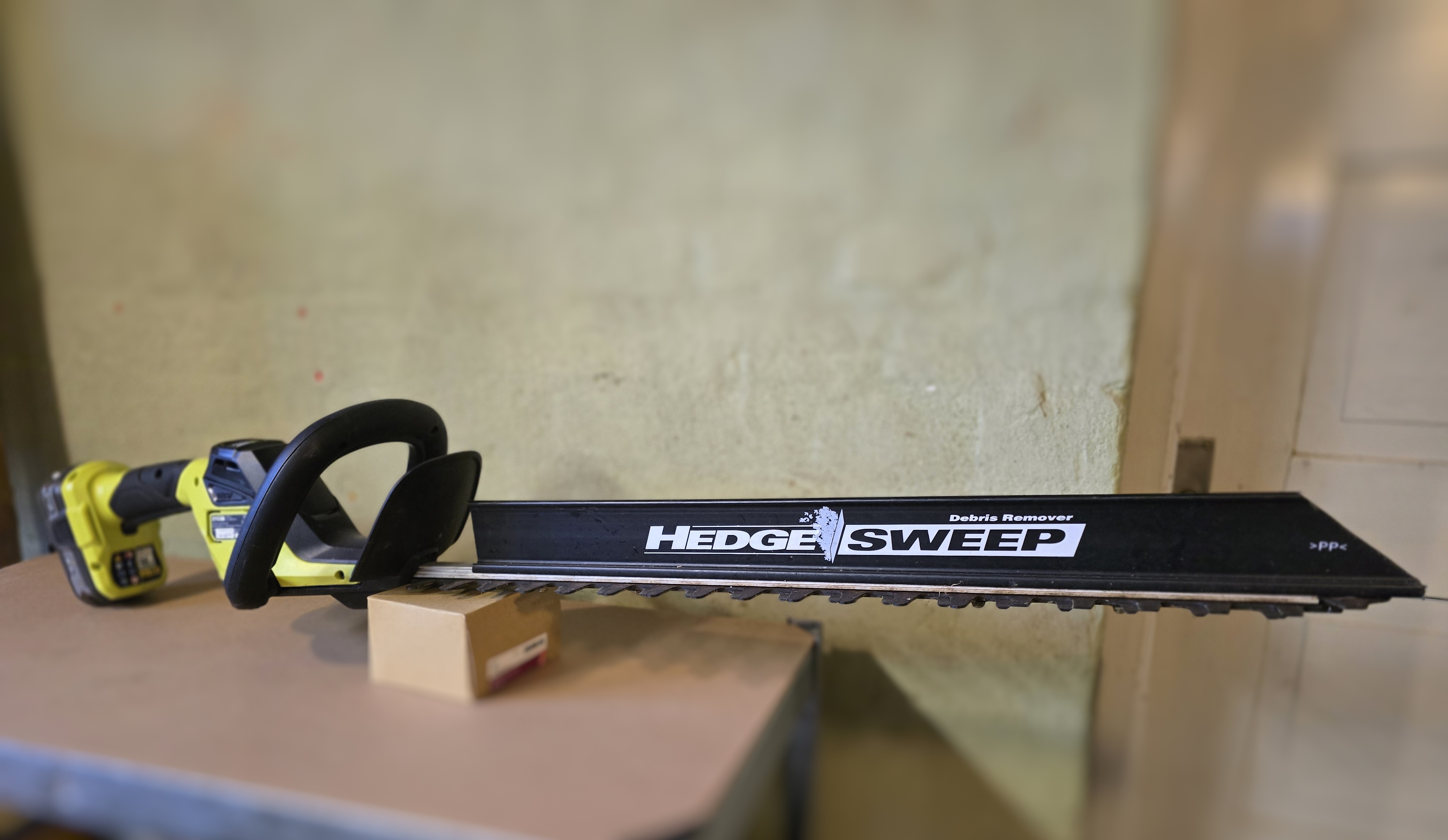 Batteridriven häcksax från ryobi