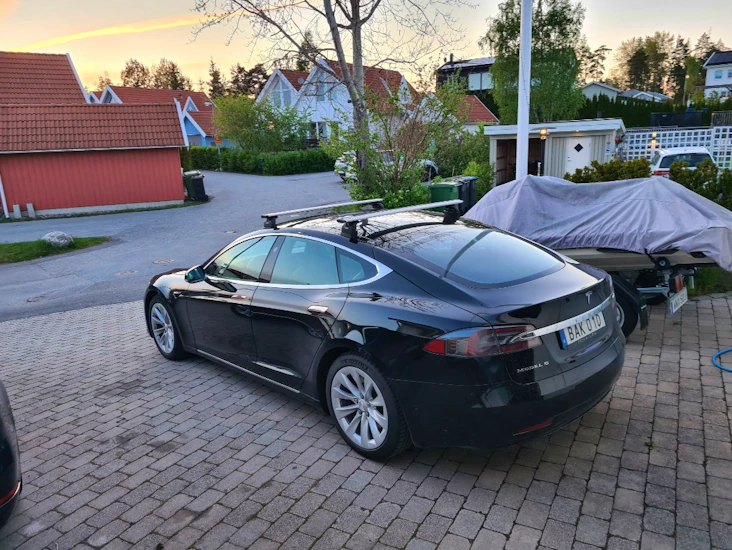 Thule wingbar tesla model s