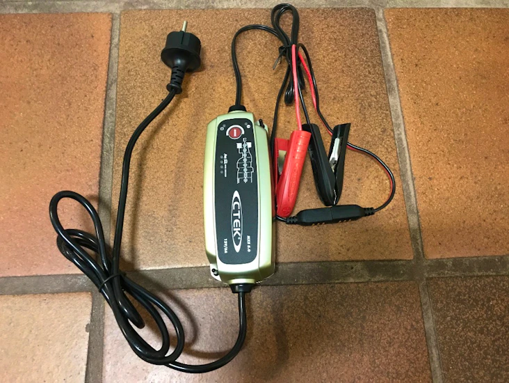 Batteriladddare ctek - bil och mc