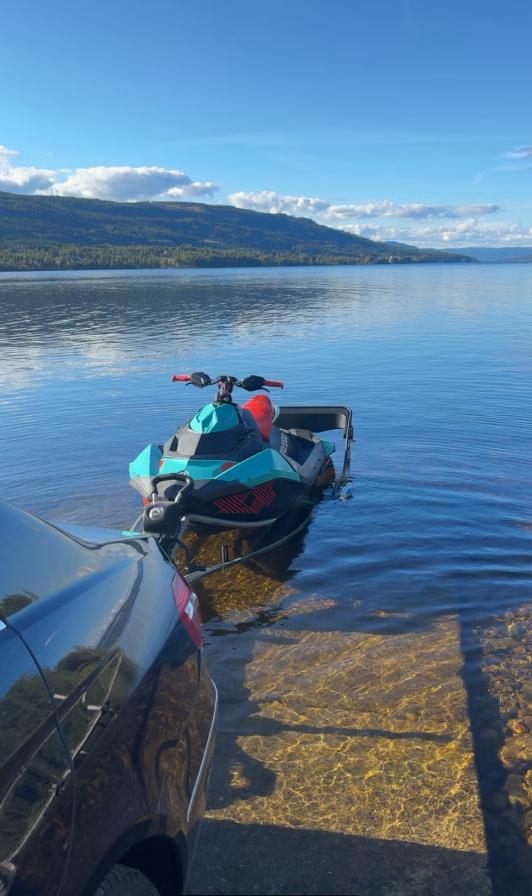 Vannscooter leies ut – seadoo spark trixx med revers (henger inkludert)