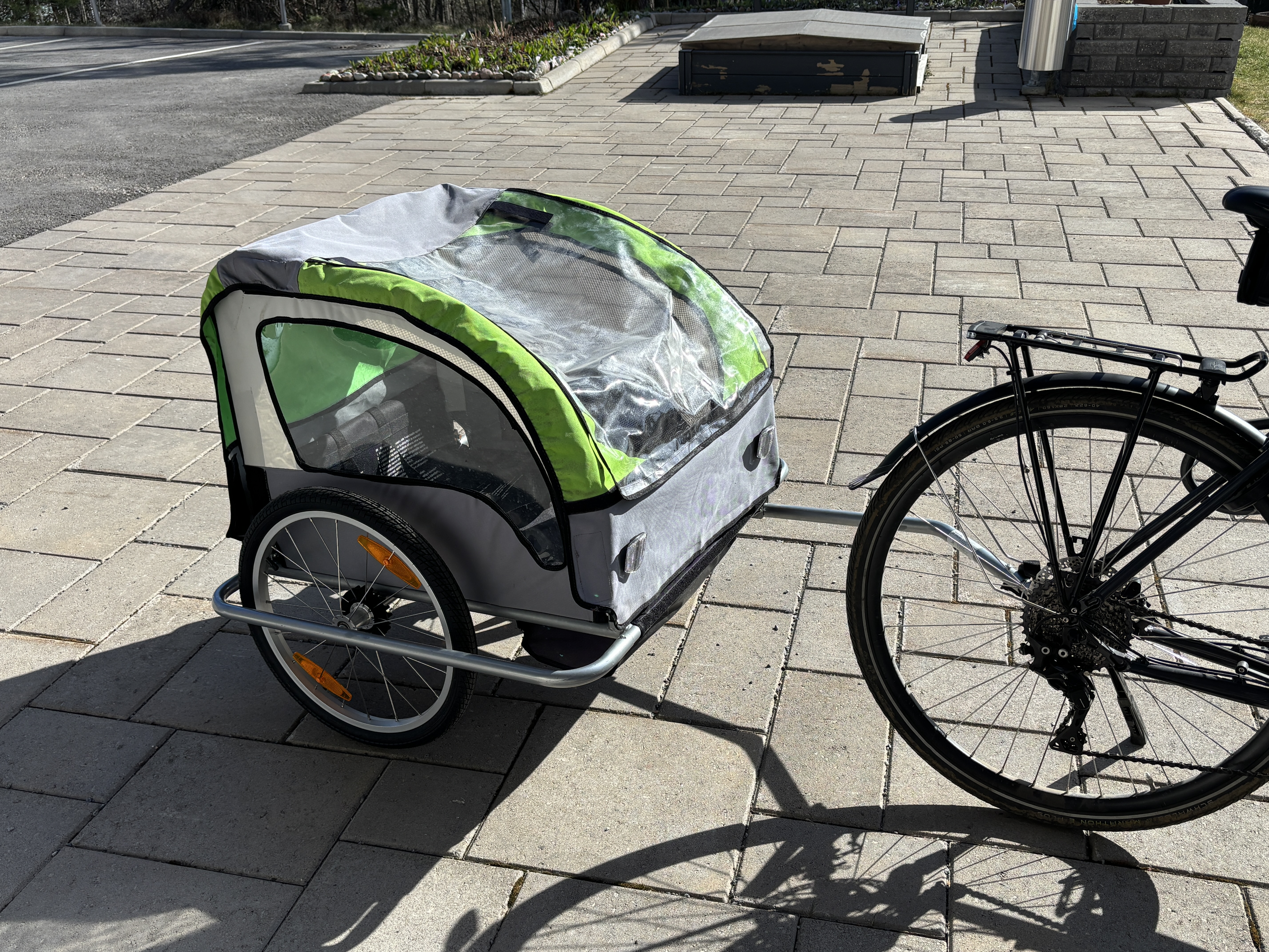 Polkupyörän peräkärry kahdelle lapselle