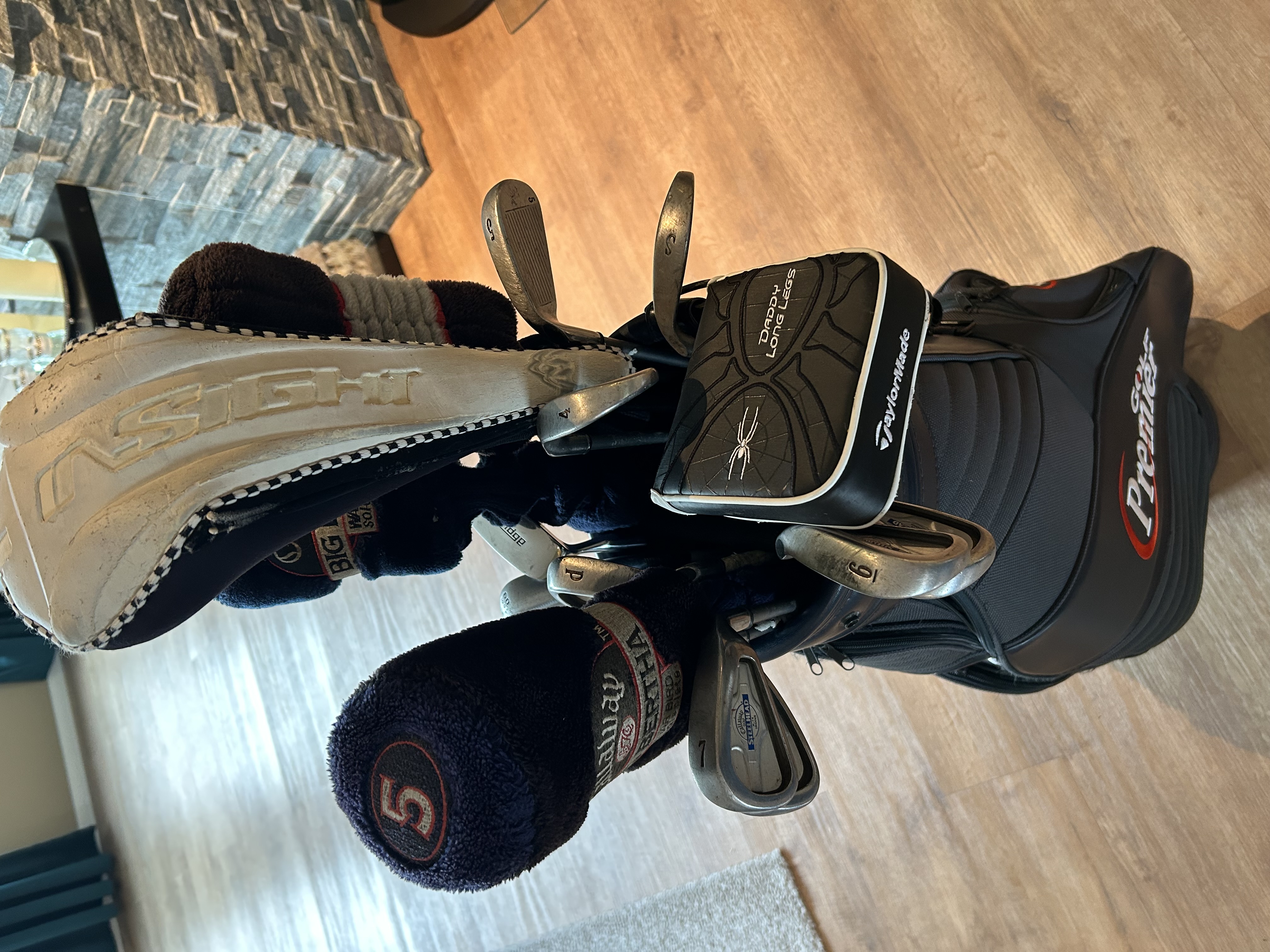 Golfsett m/ tralle. 15 køller.