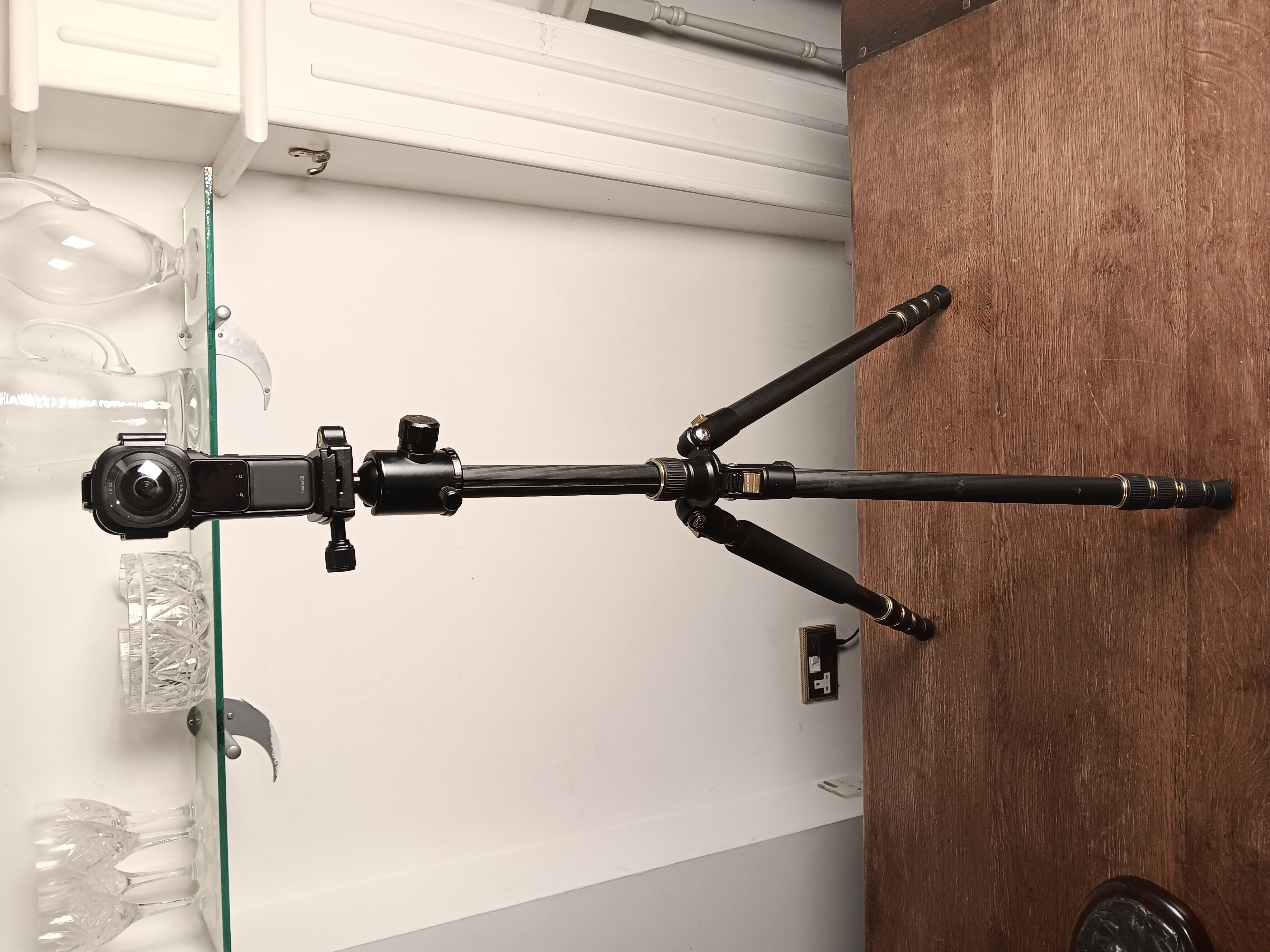 Insta360 rs 1-inch leica lens, 360 camera + tripod + selfie stick 