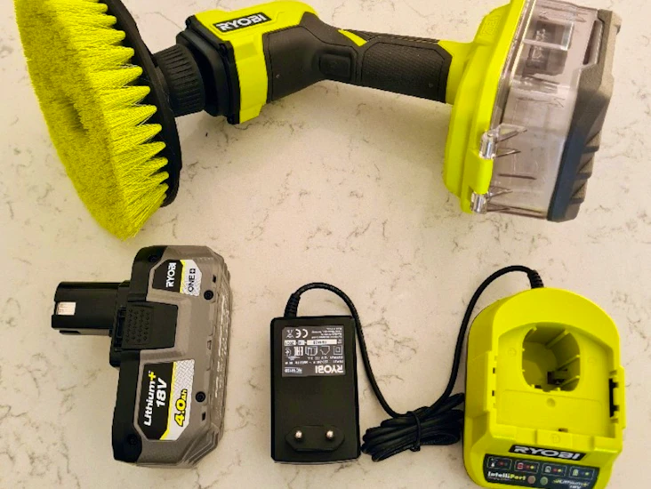 Tvättborste med snabbroterande huvud.