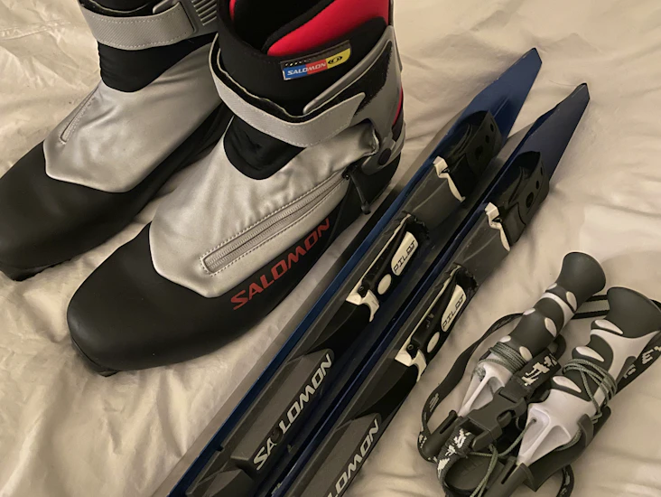 Långfärdsskridskor, pjäxor, isdubbara