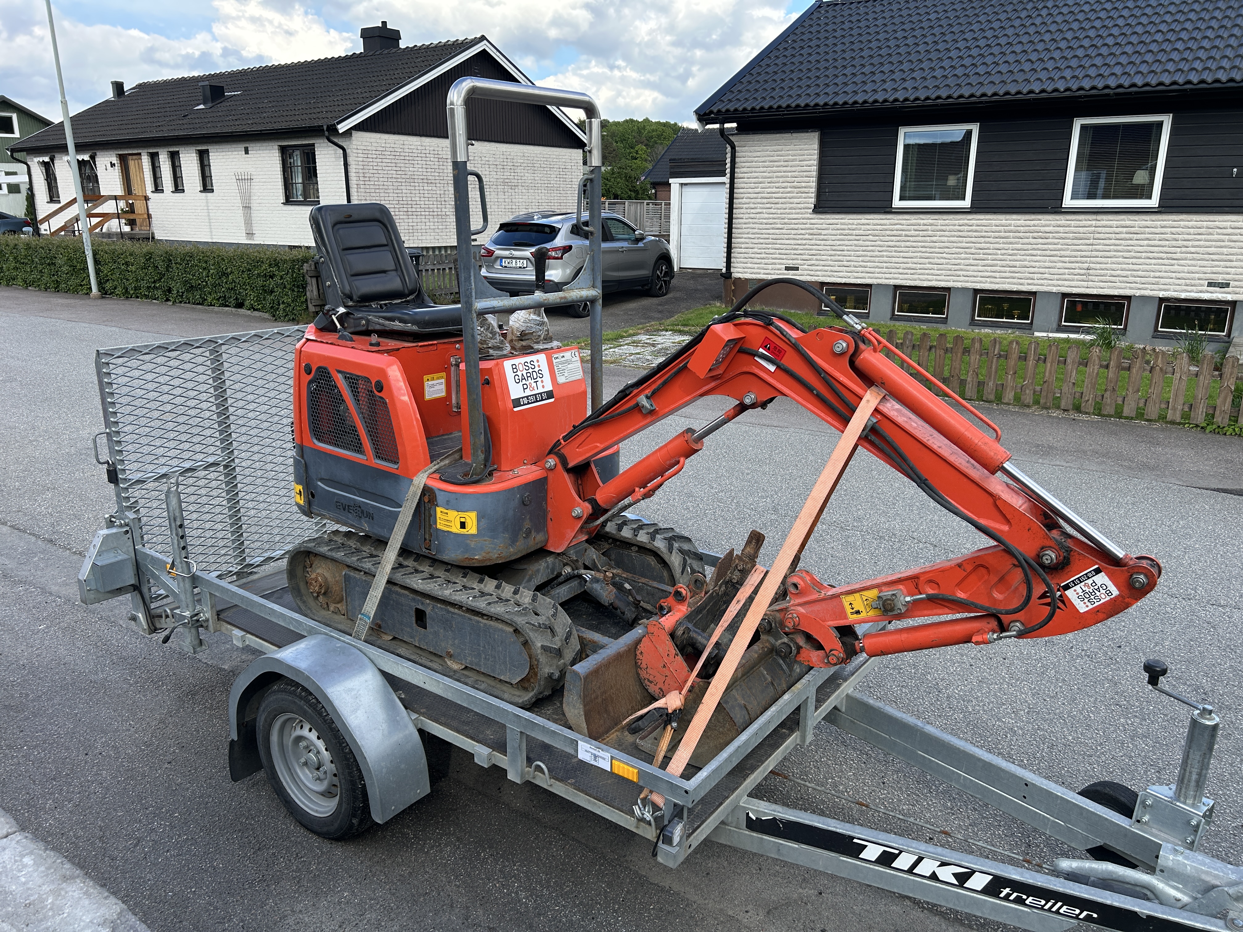 Minigrävare 800 kg med 3 skopor